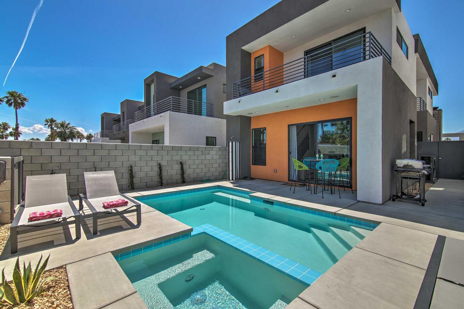 Luxurious Palm Springs Home 2 Mi. to Downtown Main image 2